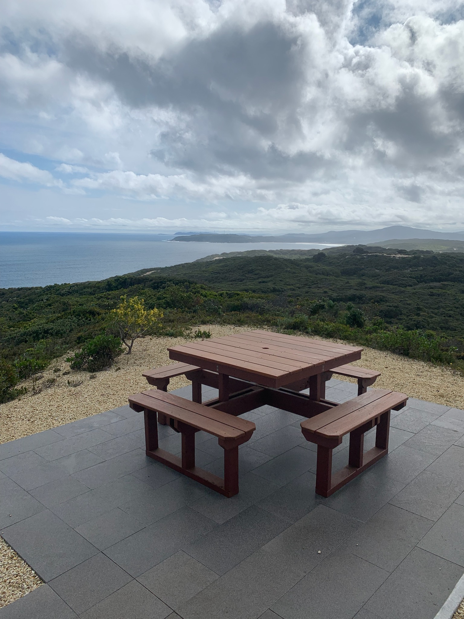 Square 8 seater Hardwood picnic table. Square 8 seater Hardwood picnic table.